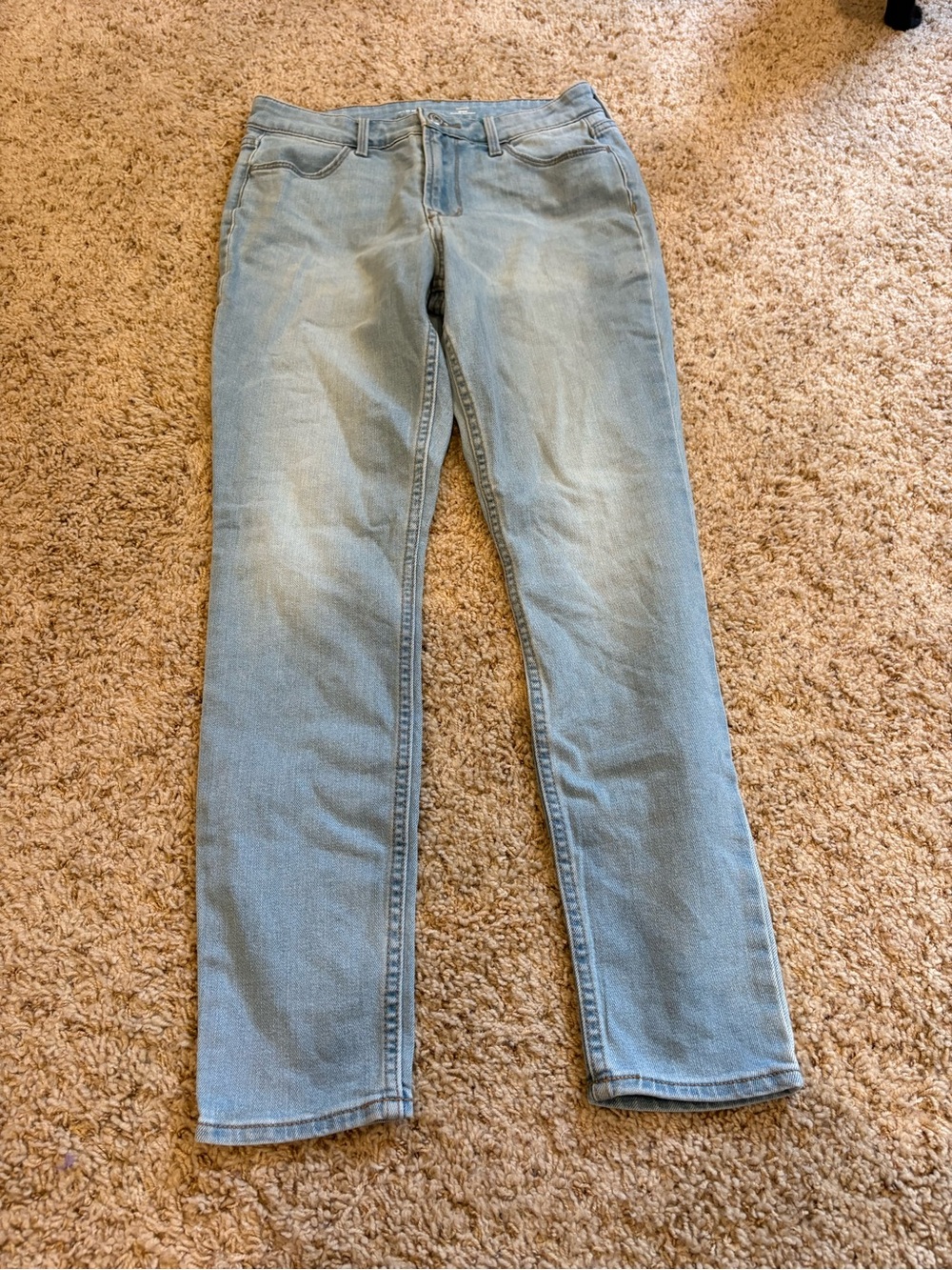 Old Navy Light Wash woman’s skinny Jeans